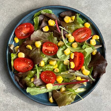 Salade met cherrytomaatjes en mais
