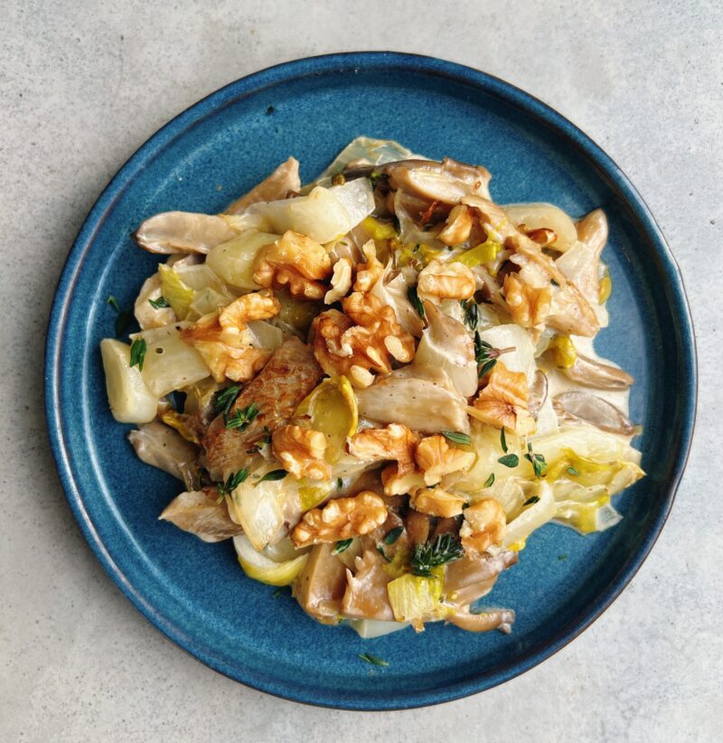 Lauwwarme salade van witlof en oesterzwammen